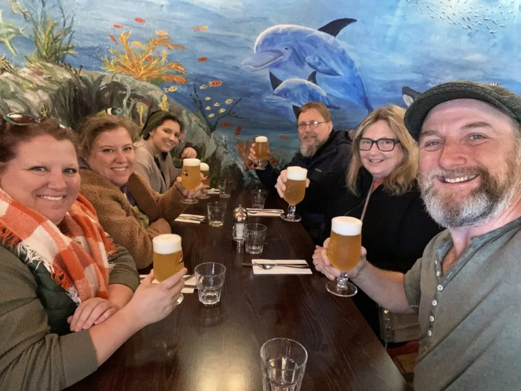 Experiencias ocultas en Howth: Excursión por la costa de Dublín y pintas de cerveza.