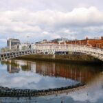 The Ha'penny Bridge over the River Liffey, a must-see on 3 days in Dublin