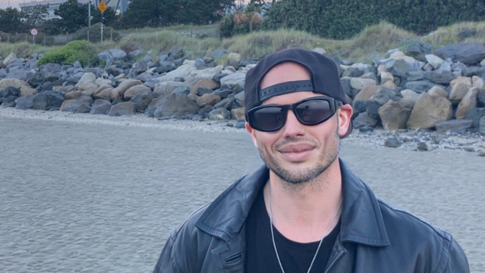 62a88a54-1ba7-4c21-8a4c-459b224c89f7_TABLET_LANDSCAPE_LARGE_16_9-Tm5JSf Lewis Doyle Singer