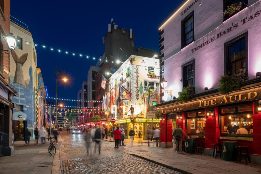 Dublin Night Tour: Jameson Whiskey Experience, Historic Pubs & Irish Music Tour English
