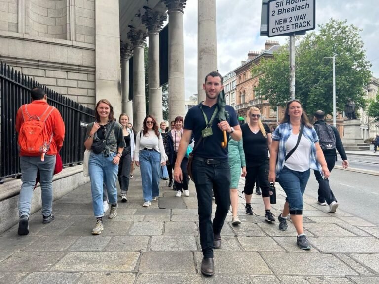 Highlights and Hidden Gems Walking Tour (GetYourGuide)