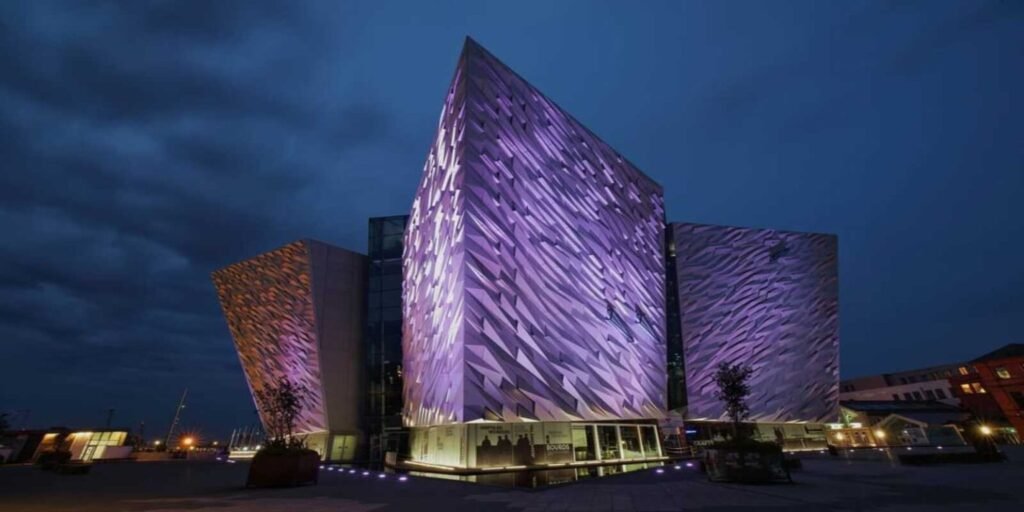 Private Tour to Belfast in a Luxury Car
