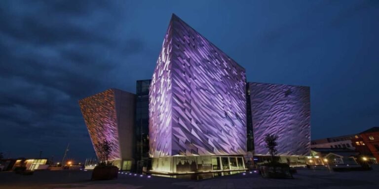 Private Tour to Belfast in a Luxury Car